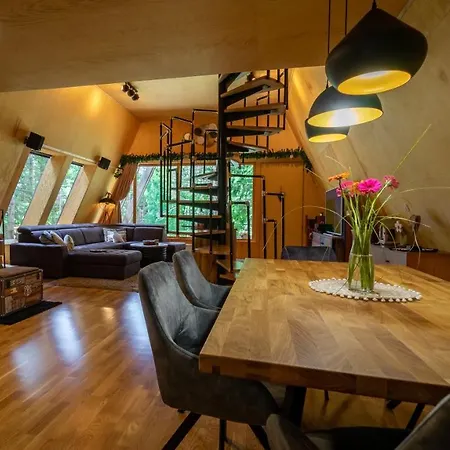 Forest House Stella - A Frame Chalet